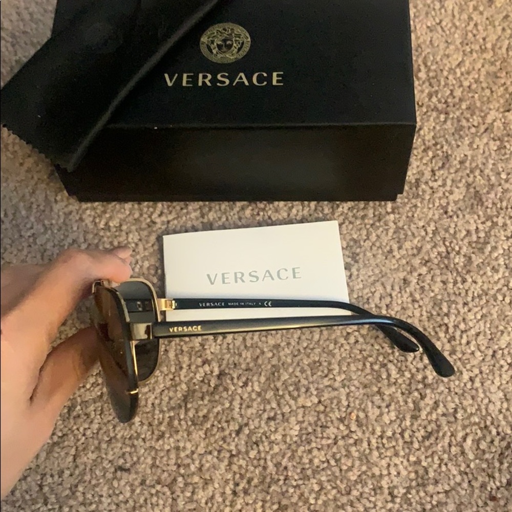 Brand new Versace sunglasses - Picture 3 of 5